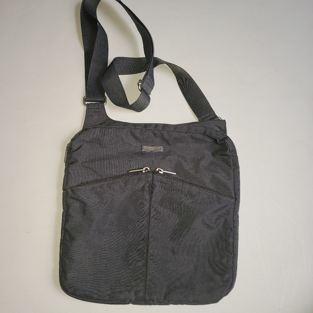 Baggallini nylon gray and hot pink crossbody bag